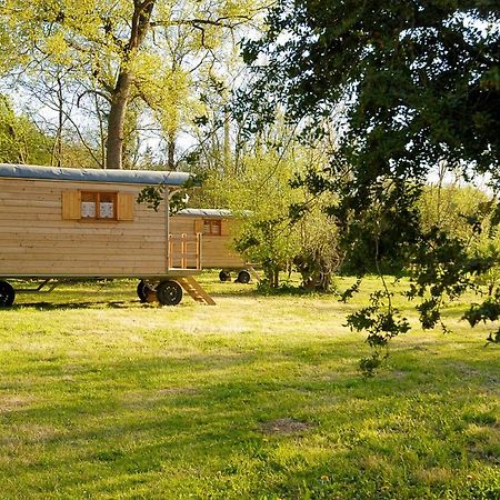 La Ferme Du Marais Poitevin - Roulotte Hotel Benet Ngoại thất bức ảnh