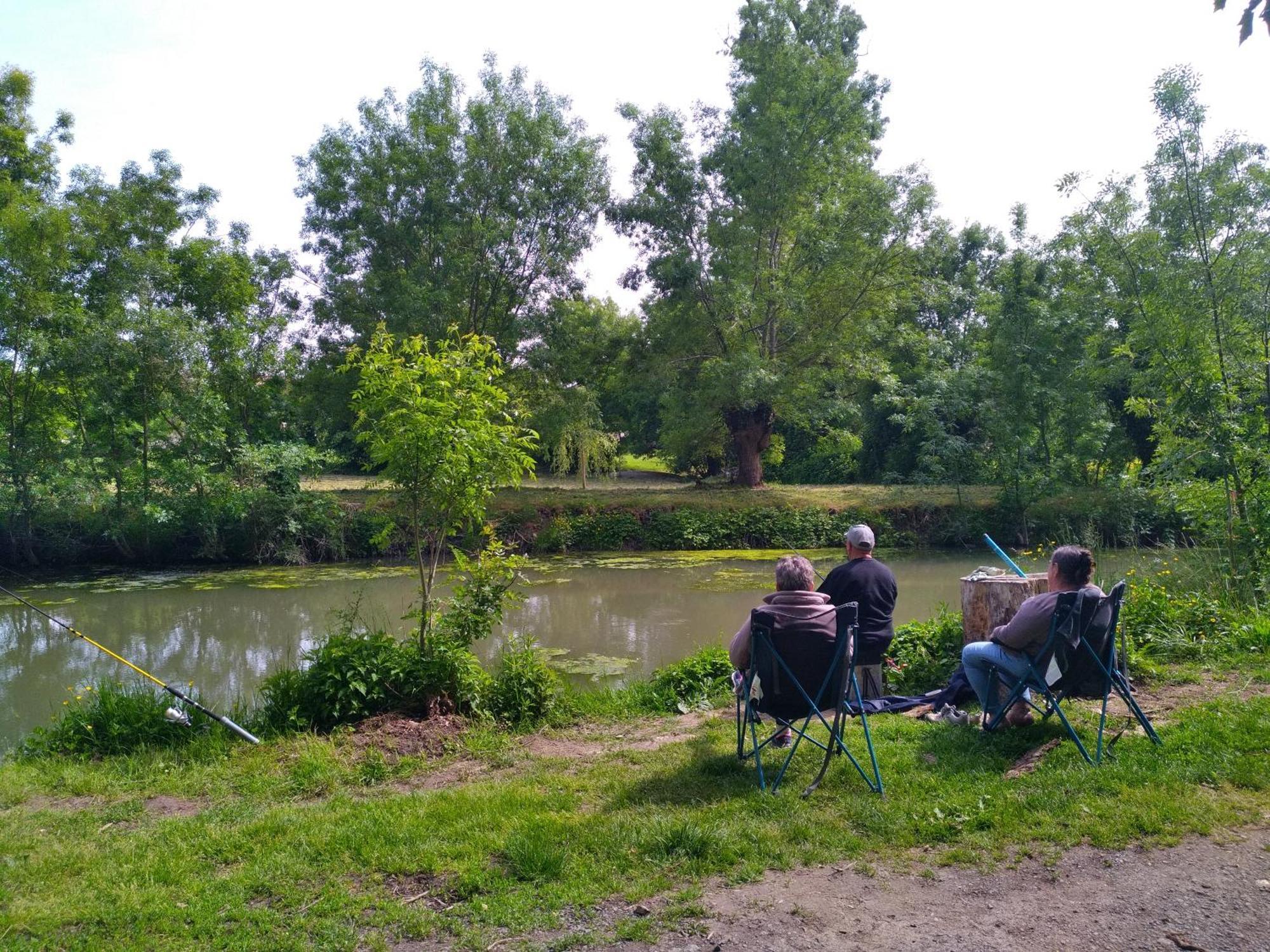 La Ferme Du Marais Poitevin - Roulotte Hotel Benet Ngoại thất bức ảnh