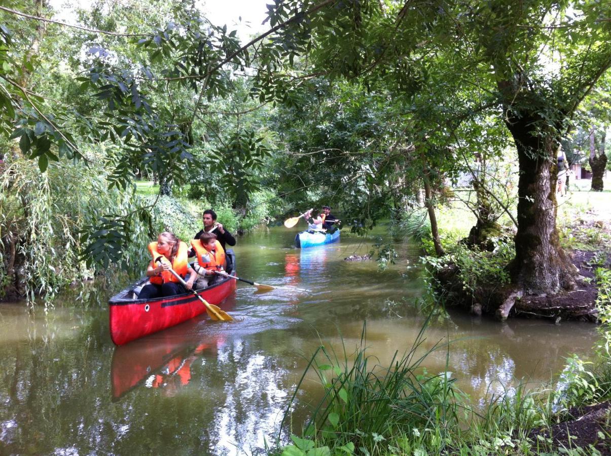 La Ferme Du Marais Poitevin - Roulotte Hotel Benet Ngoại thất bức ảnh