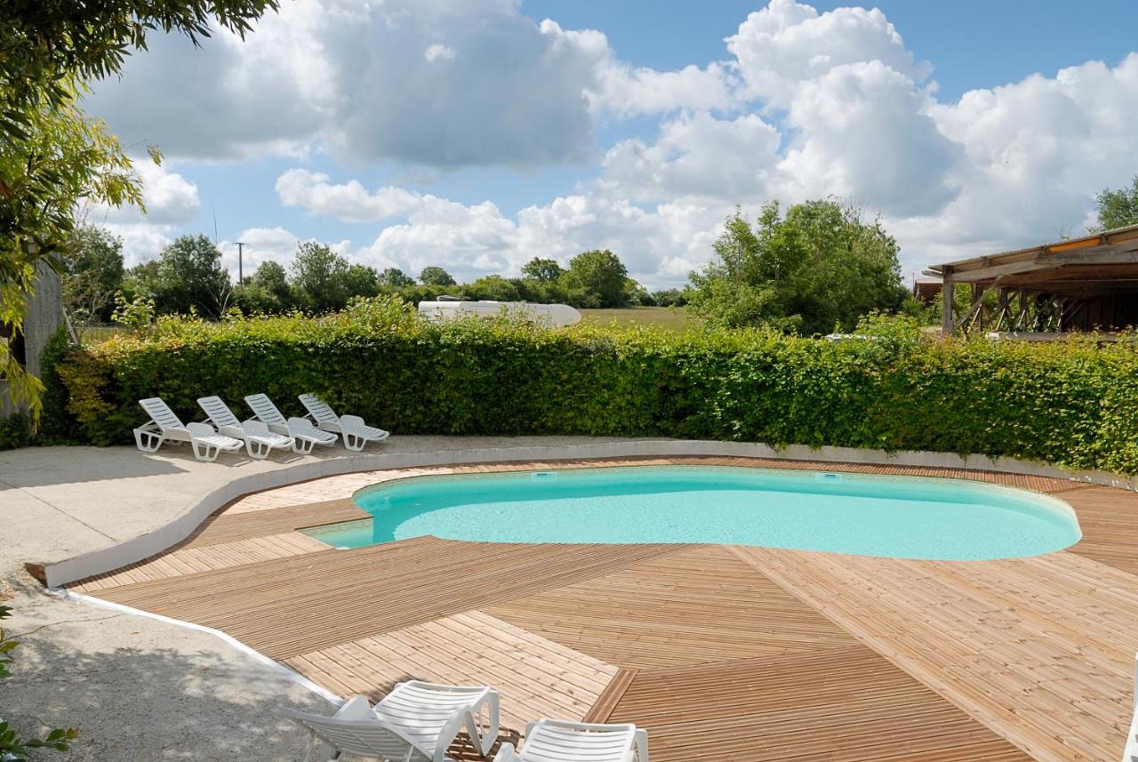 La Ferme Du Marais Poitevin - Roulotte Hotel Benet Ngoại thất bức ảnh