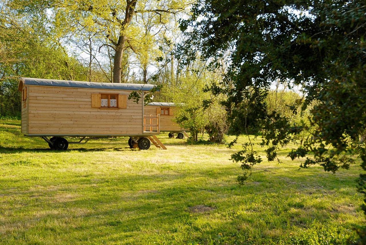 La Ferme Du Marais Poitevin - Roulotte Hotel Benet Ngoại thất bức ảnh
