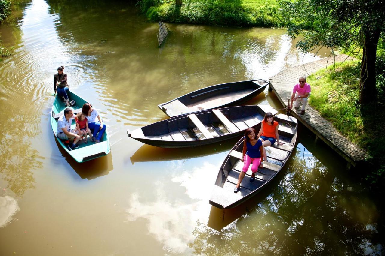 La Ferme Du Marais Poitevin - Roulotte Hotel Benet Ngoại thất bức ảnh