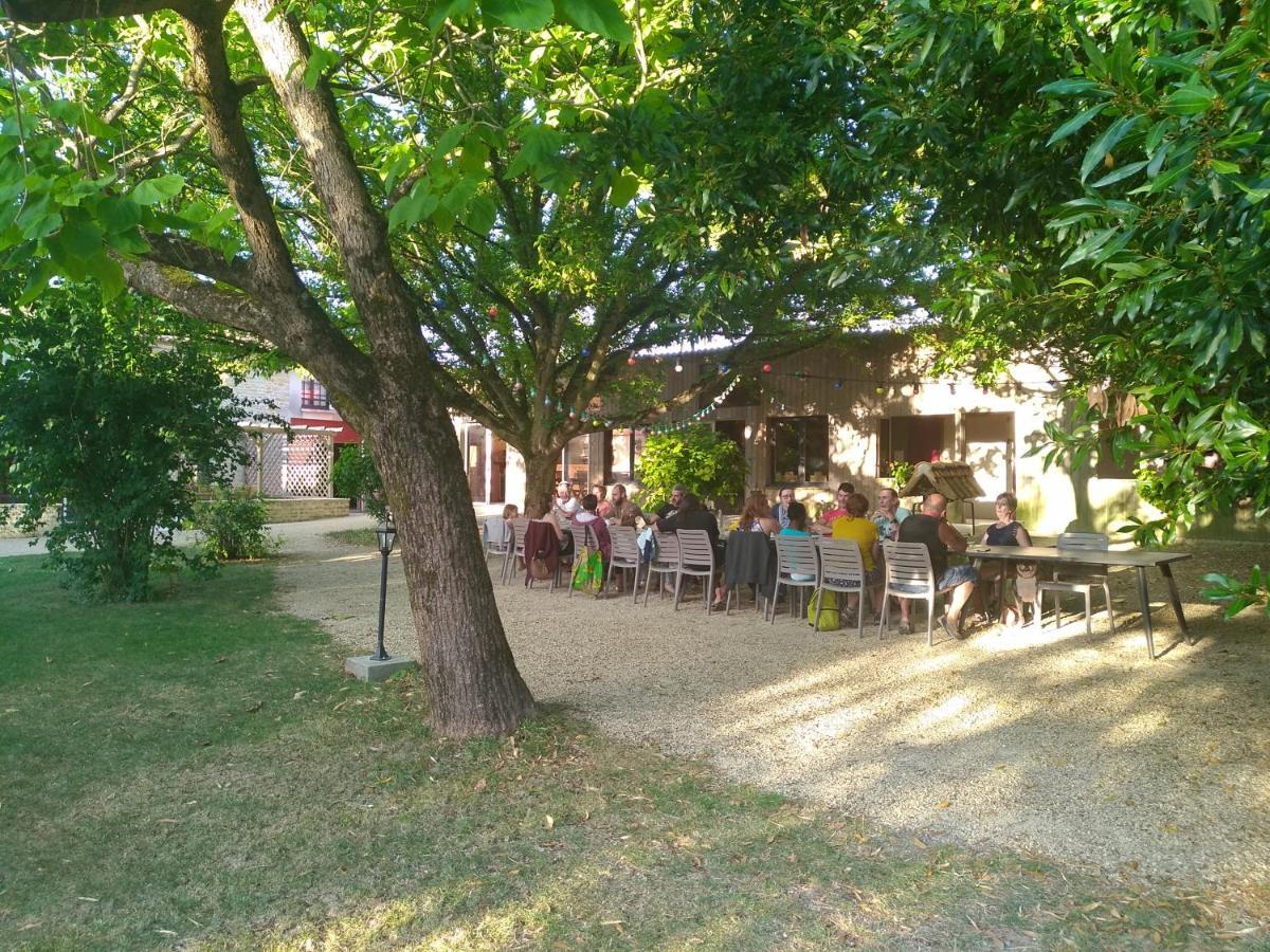 La Ferme Du Marais Poitevin - Roulotte Hotel Benet Ngoại thất bức ảnh